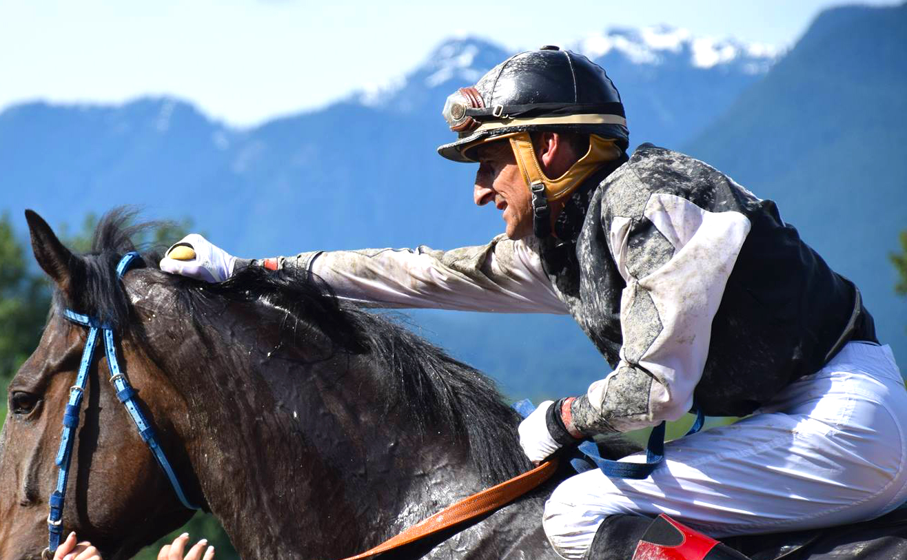 Richard Hamel coolling down the horse